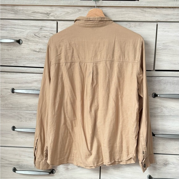 H&M tan color Medium %100 cotton shirt - Picture 2 of 8